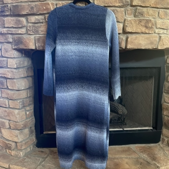 Joseph A. Long, blue ombre cardigan with front pockets. Size small - Picture 2 of 6